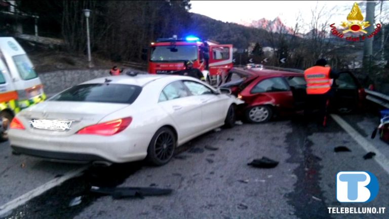 Scontro alle porte di Pieve, cadorino elitrasportato all'ospedale di Treviso