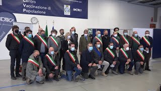 Rappresentanti delle istituzioni al Palaskating per rilanciare l’invito alle terze dosi