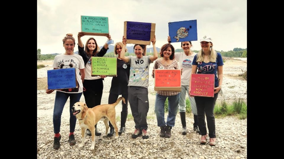 Spirito d’amicizia e rispetto per l’ambiente, i valori che guidano le Noplasticgirls