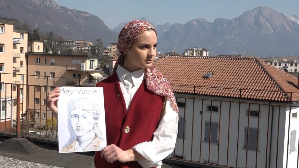 Con il progetto “Divine”, gli studenti interpretano le grandi donne del passato