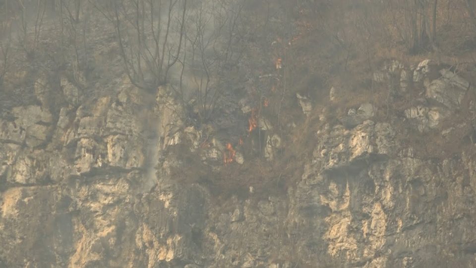 Longarone attende la pioggia per liberarsi degli incendi
