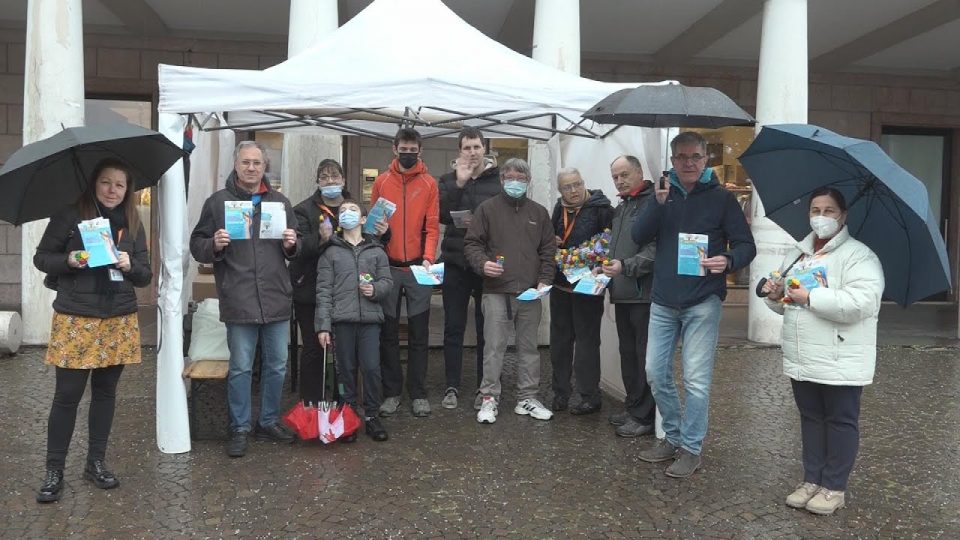 Autismo, volontari del Gruppo Autismo Belluno in piazza per sensibilizzare la popolazione