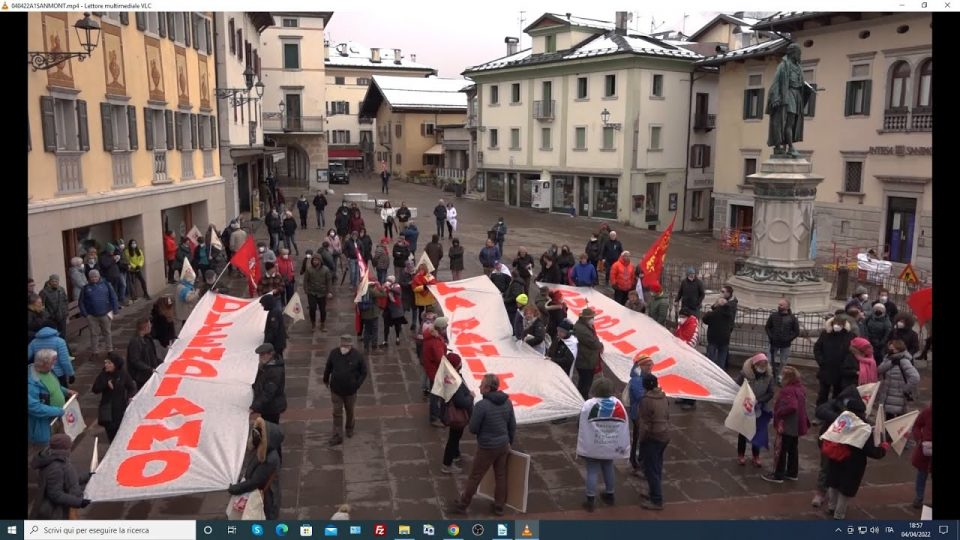 Cittadini in piazza per la sanità