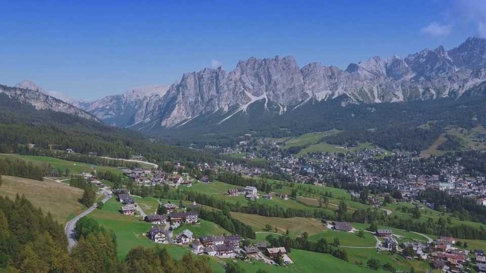 “Accadde a Cortina”, le pagine scritte dagli ospiti illustri diventano un percorso di scoperta