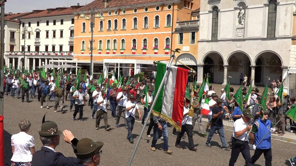 Raduno Brigata Alpina Cadore: la sfilata conclusiva