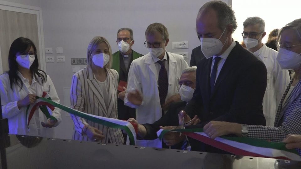 Lotta ai tumori, inaugurato il nuovo acceleratore lineare dell’Ulss Dolomiti