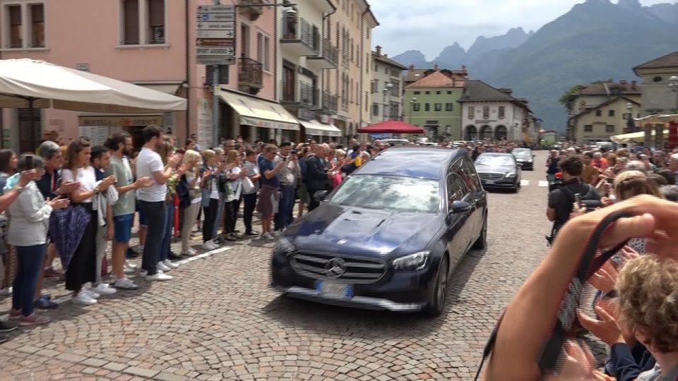 L’abbraccio degli agordini a Leonardo Del Vecchio