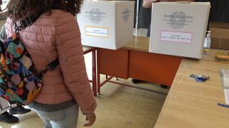 Elezioni, l’affluenza scende ancora