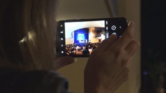 Teatro Comunale gremito per il confronto scientifico “Vaccinazione post infezione Sars-Cov2”