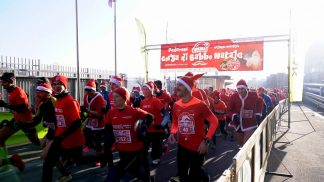 Un fiume di berretti rossi a Pedavena per la tradizionale gara natalizia