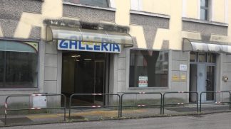 Galleria Caffi, lo sfogo di una proprietaria: “Qui di notte lasciano di tutto, ora basta”