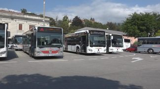Scuola, aumenti sui trasporti