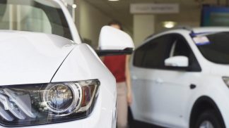 Cala la spesa in beni durevoli delle famiglie bellunesi: -15% per le auto nuove