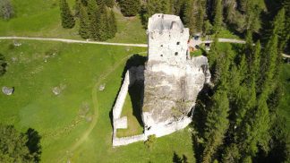 Il Castello di Andraz pronto ad accogliere la mostra collettiva “Castello a Orologeria”