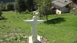Non è Rio De Janeiro, ma Renon: a Gosaldo ha preso posto una copia del Cristo Redentore