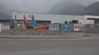 Safilo, dalla Regione l’ok alla bozza di accordo di Cisl e Uil. Domani assemblee e referendum