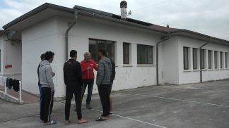 Pericolo freddo in tenda, migranti accolti nell’ex scuola elementare di Cavassico