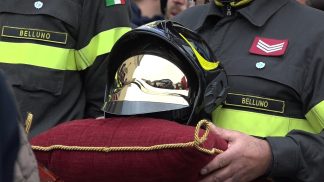 A Puos d’Alpago, l’ultimo saluto al pompiere Walter Locatello