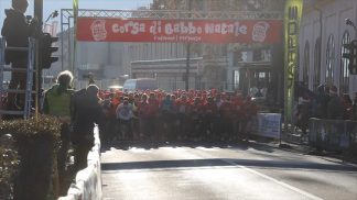 900 “Babbi Natale” conquistano Feltre e Pedavena