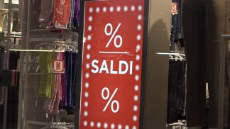 Corsa ai saldi, bellunesi “a caccia” dell’acquisto più vantaggioso