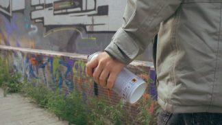 L’idea di due consiglieri di minoranza di Ponte nelle Alpi: Daspo urbani per le baby gang