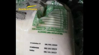 La Guardia di Finanza ha sequestrato oltre 360 kg di cibo avariato