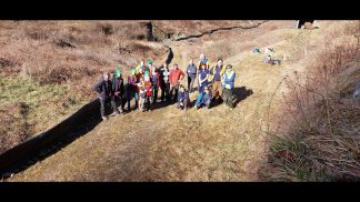 Gli effetti del cambiamento climatico anticipano la migrazione degli anfibi, volontari in azione