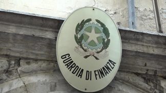 8 lavoratori irregolari scoperti dallaGuardia di finanza. Chiuso un cantiere in centro ad Agordo