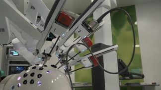 Il robot chirurgico dell’ospedale di Feltre già utilizzato per 150 interventi: “Si risparmia tempo”