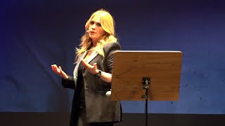 La nota criminologa Roberta Bruzzone incanta il pubblico al Teatro Buzzati