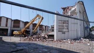 Ruspe al lavoro: iniziata la demolizione dell’ex caserma dei vigili del fuoco