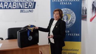 Può una valigetta contenere l’angoscia? No, ma può dare una mano a denunciare le violenze