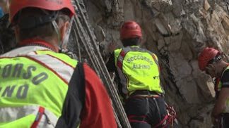 Settant’anni di impegno in montagna: il Soccorso alpino è cittadino onorario di Belluno
