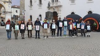 Flash mob in piazza Duomo di Pace e Disarmo per dire stop alle guerre nel mondo