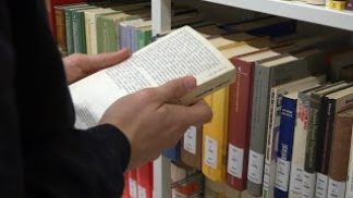 Una petizione e due interrogazioni per chiedere aperture più ampie della biblioteca
