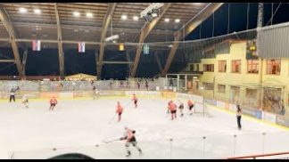 121324A5HOCKEYFELT