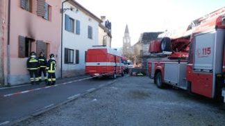 Il fuoco danneggia un’abitazione a Cirvoi