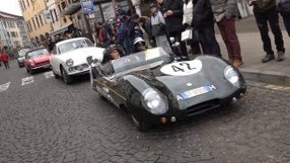 “Befana del Vigile” per la mensa dei poveri: oltre un centinaio le auto storiche presenti