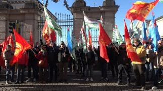 Sciopero dei metalmeccanici: il presidio davanti alla sede di Confindustria